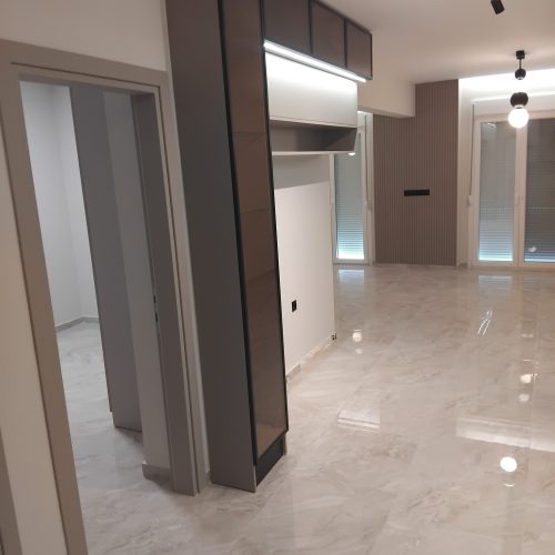 Πλησιον της οδου Λαμπρακη(αρχες) .  Πωλειται διαμέρισμα 1ου Οροφου 2ΔΣΚΜΠ λουξ ανακαινισμενο με καινούριες ηλεκτρικές συσκευές + πολλά έξτρα!!