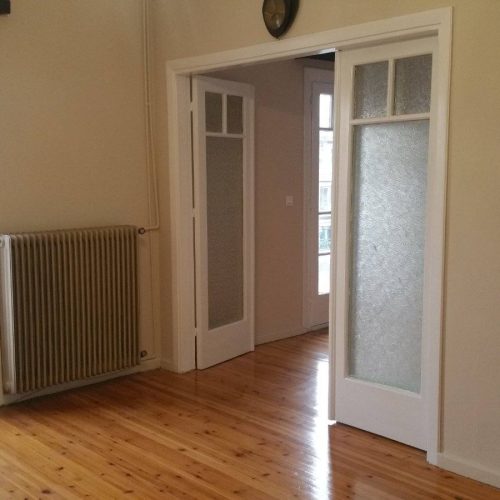 Πλατεία Αγίας Σοφίας (πλησιον) .Πωλειται ρετιρέ 6ου οροφου 115 τ.μ. Σπάνιο ακίνητο μερικώς ανακαινισμενο . Σε μια απο τις καλύτερες γωνίες της πόλης!!!