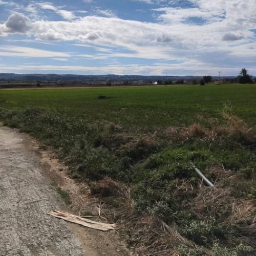 Θερμή πλησιον εργ.CocaCola . Πωλειται χωράφι 4000 τ.μ. (εξ αδιαιρετου) απο συνολικής επιφάνειας 12000τ.μ